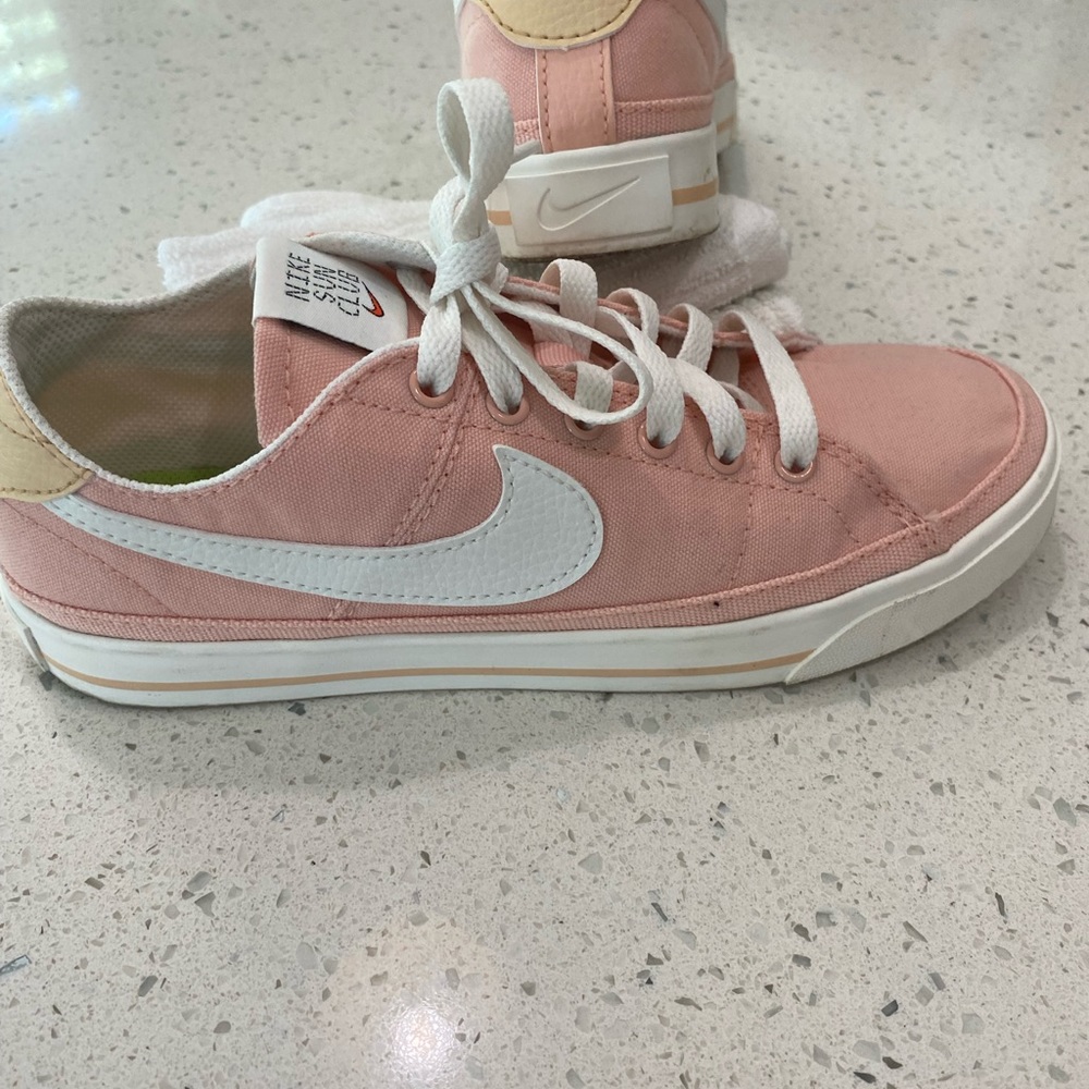 Nike court legacy canvas EUC size 7
